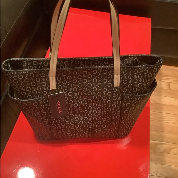 NEW GUESS BAG SATCHEL STYLE GORGEOUS WITH ALL OVER GUESS LOGO FASHIONABLE BAG - Picture 4 of 7